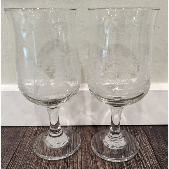 Vintage Set of Two Libbey for Arby's Etched Winter Tulip Wine Glasses - Picture 6 of 7